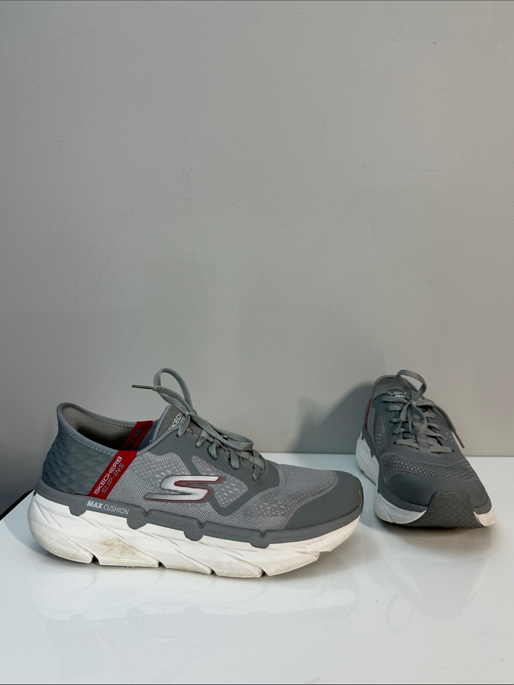 Skechers Men’s Max Cushioning Premier Slip-Ins Running Shoes Size 8.5